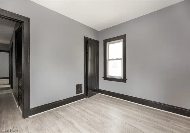 Listing Photo 2 - Condo for sale in building located at 1868-1870 Lampson Rd, Cleveland, OH 44112