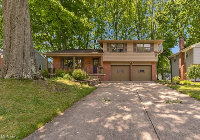 Photo 1 of Single family home for sale at 691 Oakridge Dr, Youngstown, OH 44512 | MLS# 5218775 | Listing updated on 2026-08-31