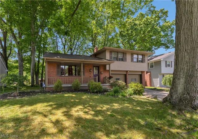 Photo 3 of Single family home for sale at 691 Oakridge Dr, Youngstown, OH 44512 | MLS# 5218775 | Listing updated on 2026-08-31