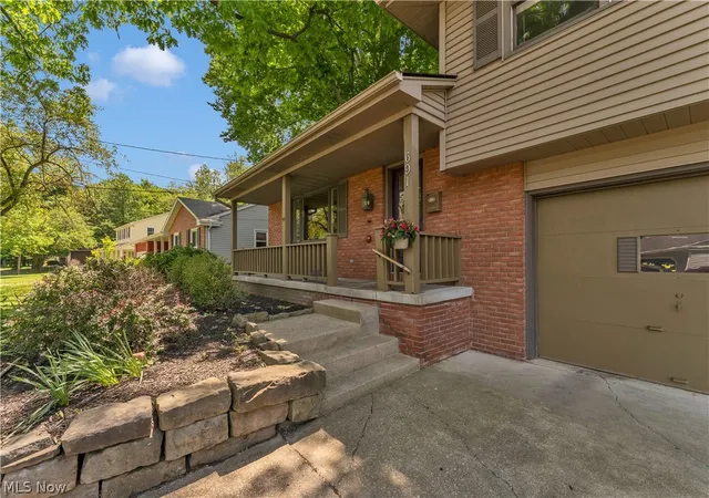 Photo 4 of Single family home for sale at 691 Oakridge Dr, Youngstown, OH 44512 | MLS# 5218775 | Listing updated on 2026-08-31