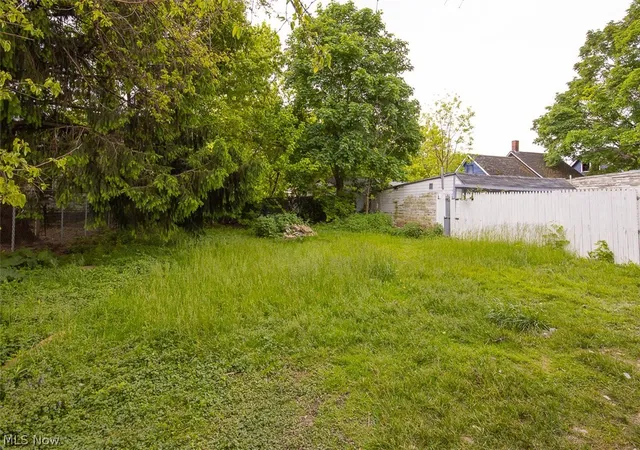 Listing Photo 2 - Condo for sale in building located at 6202 Heisley Ave, Cleveland, OH 44105