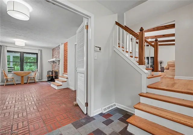 Photo 3 of Single family home for sale at 379 Nob Hl Dr, Akron, OH 44303 | MLS# 5206995 | Listing updated on 2026-09-12