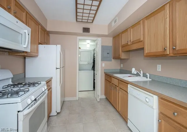 Photo 3 of Condo for sale at 20325 Williamsburg Ct #310B, Cleveland, OH 44130 | MLS# 5221976 | Listing updated on 2026-09-02
