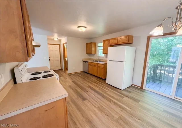 Photo 2 of Single family home for sale at 1004 Bellows St, Akron, OH 44311 | MLS# 5222237 | Listing updated on 2026-09-10