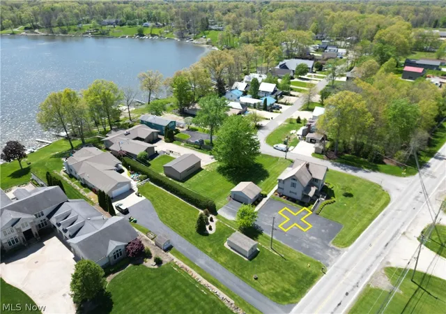 Photo 4 of Single family home for sale at 17991 Mahoning Ave, Lake Milton, OH 44429 | MLS# 5222329 | Listing updated on 2026-10-29
