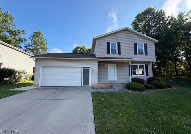 Photo 1 of Sale Pending at 654 Diamond Cir, Ravenna, OH 44266 | MLS# 5222438 | Listing updated on 2026-09-04