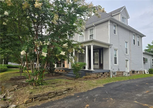 Photo 2 of Single family home for sale at 407 Williams Ave, Williamstown, WV 26187 | MLS# 5222275 | Listing updated on 2026-09-14