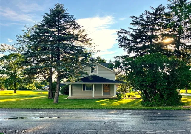 Photo 1 of Single family home for sale at 1517 W Garfield Rd, Columbiana, OH 44408 | MLS# 5221169 | Listing updated on 2026-09-08