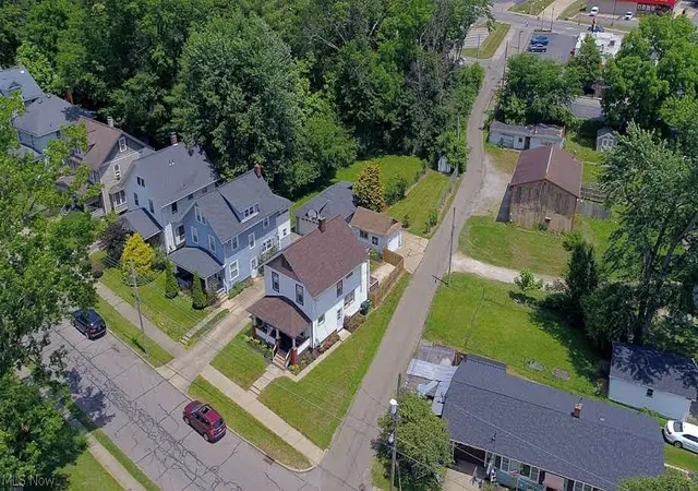Photo 4 of Single family home for sale at 431 College Ave, Wooster, OH 44691 | MLS# 5222537 | Listing updated on 2026-09-10