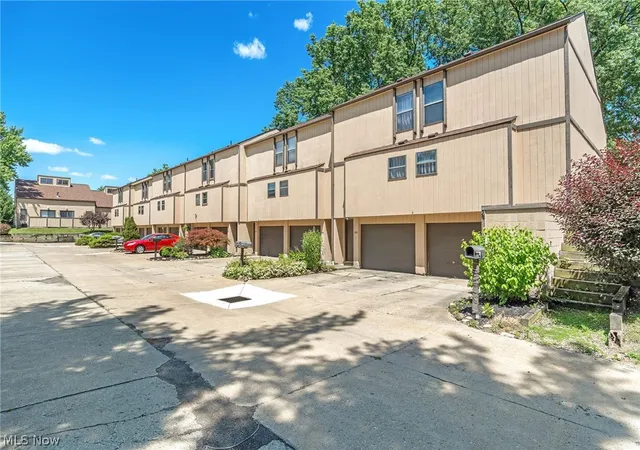 Photo 3 of Condo for sale at 621 Center Ave, Cuyahoga Falls, OH 44221 | MLS# 5222523 | Listing updated on 2026-09-08