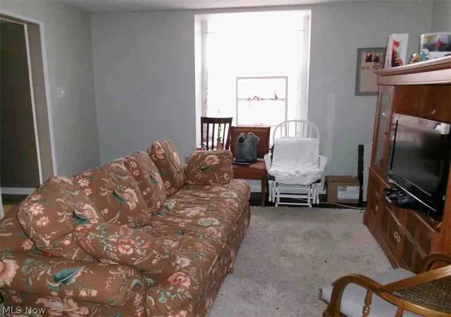 Photo 2 of Single family home for sale at 927 Bloomfield Ave, Akron, OH 44302 | MLS# 5222291 | Listing updated on 2026-09-10