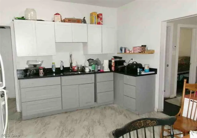 Photo 3 of Single family home for sale at 927 Bloomfield Ave, Akron, OH 44302 | MLS# 5222291 | Listing updated on 2026-09-10