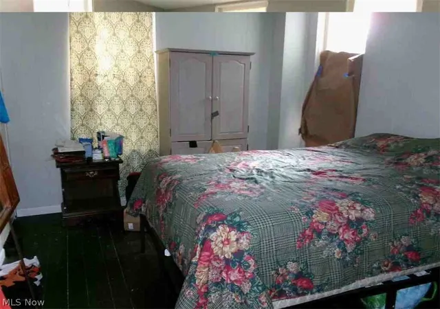 Photo 4 of Single family home for sale at 927 Bloomfield Ave, Akron, OH 44302 | MLS# 5222291 | Listing updated on 2026-09-10