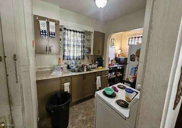 Photo 3 of Single family home for sale at 957 Bank St, Akron, OH 44305 | MLS# 5222309 | Listing updated on 2026-09-10