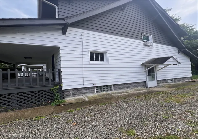 Photo 2 of Single family home for sale at 1186 Pondview Ave, Akron, OH 44305 | MLS# 5222327 | Listing updated on 2026-09-10