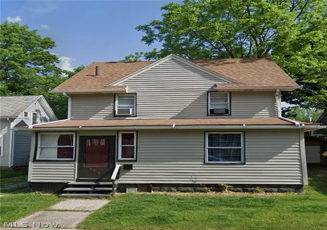 Single family home for sale at 923 Bloomfield Ave, Akron, OH 44302 | MLS# 5222319
