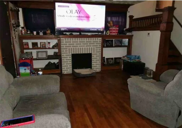 Photo 2 of Single family home for sale at 923 Bloomfield Ave, Akron, OH 44302 | MLS# 5222319 | Listing updated on 2026-09-10