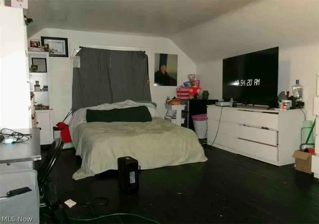 Photo 4 of Single family home for sale at 923 Bloomfield Ave, Akron, OH 44302 | MLS# 5222319 | Listing updated on 2026-09-10