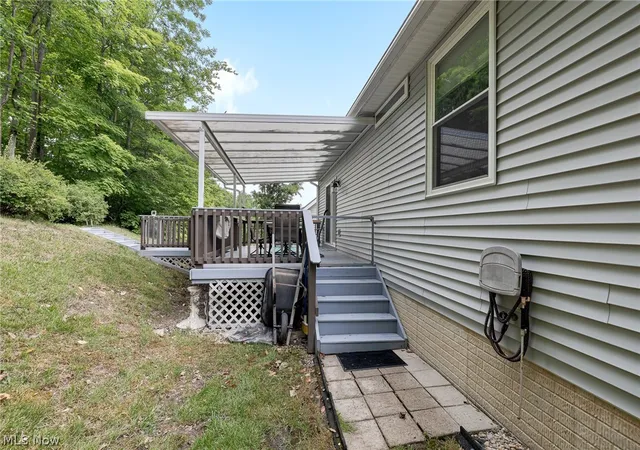 Photo 3 of Single family home for sale at 18340 Crystal Lakes Dr, North Royalton, OH 44133 | MLS# 5222491 | Listing updated on 2026-09-18
