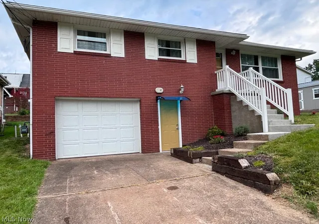 Photo 2 of Single family home for sale at 213 St Ann Way, Weirton, WV 26062 | MLS# 5222766 | Listing updated on 2026-09-04