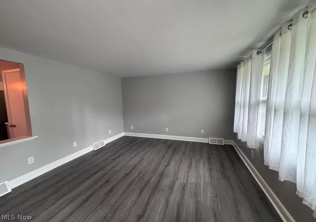 Photo 3 of Single family home for sale at 213 St Ann Way, Weirton, WV 26062 | MLS# 5222766 | Listing updated on 2026-09-04