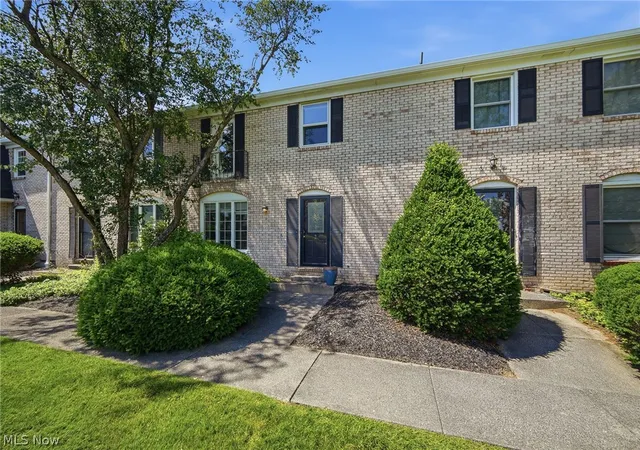 Condo for sale at 824 S Chillicothe Rd #2, Aurora, OH 44202 | MLS# 5222107