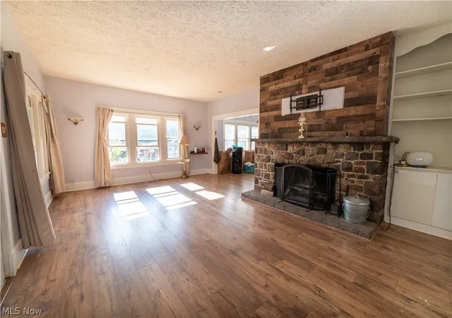 Photo 2 of Single family home for sale at 224 Meadowbrook Ave, Youngstown, OH 44512 | MLS# 5221739 | Listing updated on 2026-10-05