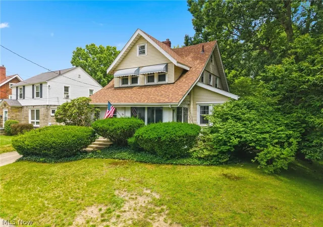 Photo 3 of Sale Pending at 1151 Juniper Ave, Akron, OH 44310 | MLS# 5222728 | Listing updated on 2026-09-30