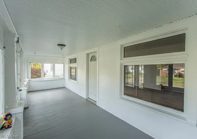 Photo 3 of Single family home for sale at 154 S Schenley Ave, Youngstown, OH 44509 | MLS# 5223235 | Listing updated on 2026-09-11