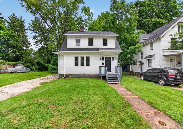 Photo 1 of Single family home for sale at 471 Beechwood Dr, Akron, OH 44320 | MLS# 5223191 | Listing updated on 2026-09-11
