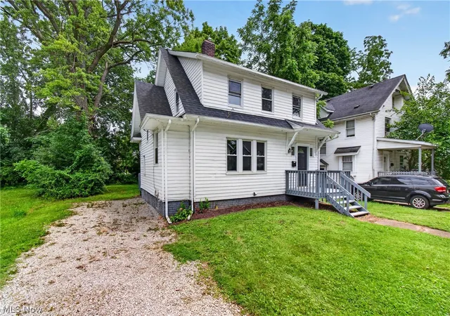 Photo 2 of Single family home for sale at 471 Beechwood Dr, Akron, OH 44320 | MLS# 5223191 | Listing updated on 2026-09-11