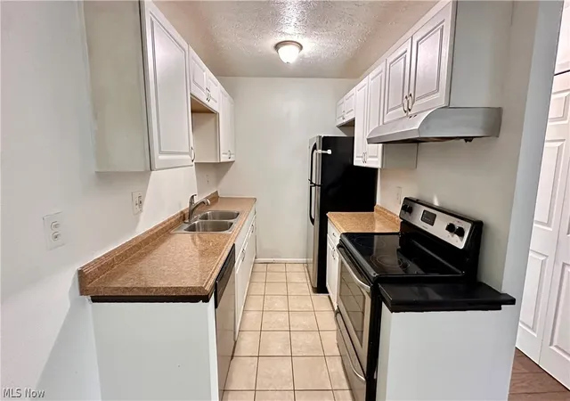 Listing Photo 5 - Condo for sale in building located at 8557 N Akins Rd, North Royalton, OH 44133 - Unit #204
