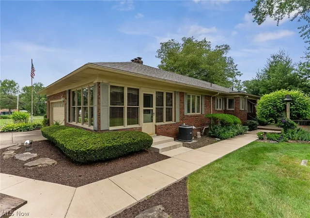 Photo 3 of Single family home for sale at 4122 Devon Dr SE, Warren, OH 44484 | MLS# 5223809 | Listing updated on 2026-09-26