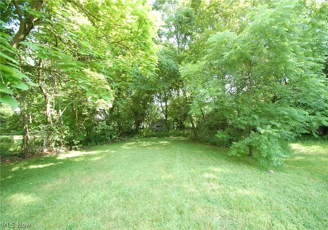 Photo 3 of Sale Pending at 360 W Delason Ave, Youngstown, OH 44511 | MLS# 5223860 | Listing updated on 2026-09-10