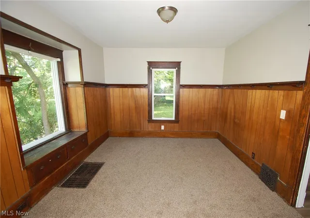 Photo 4 of Sale Pending at 360 W Delason Ave, Youngstown, OH 44511 | MLS# 5223860 | Listing updated on 2026-09-10