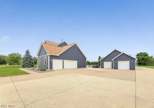 Photo 2 of Sale Pending at 19137 Landing Ln, Columbia Station, OH 44028 | MLS# 5221773 | Listing updated on 2026-09-15