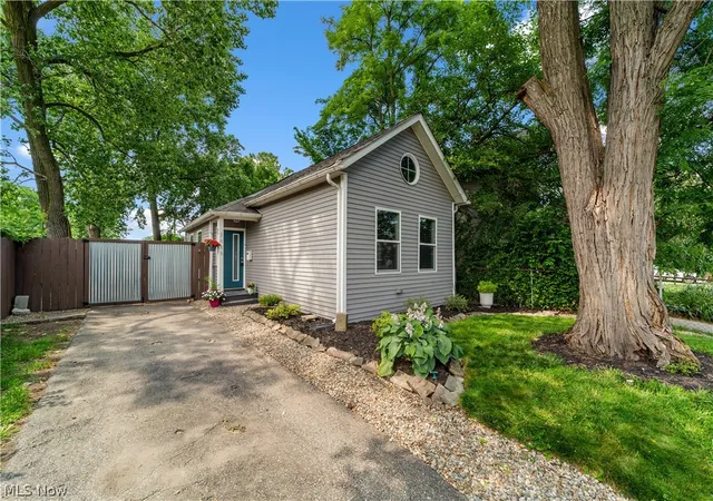 Photo 1 of Single family home for sale at 1615 Auburn Ave, Cleveland, OH 44113 | MLS# 5223438 | Listing updated on 2026-09-04