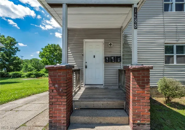 Photo 3 of House for sale at 1288 Pondview Ave, Akron, OH 44305 | MLS# 5222371 | Listing updated on 2026-09-03