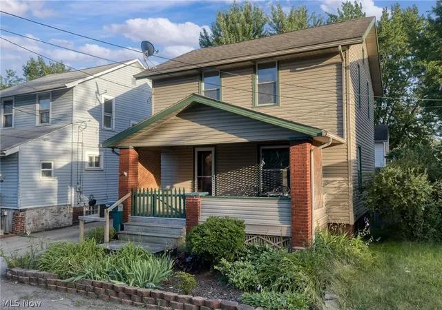 Photo 2 of Single family home for sale at 1628 May Pl Ne, Canton, OH 44705 | MLS# 5224406 | Listing updated on 2026-09-04