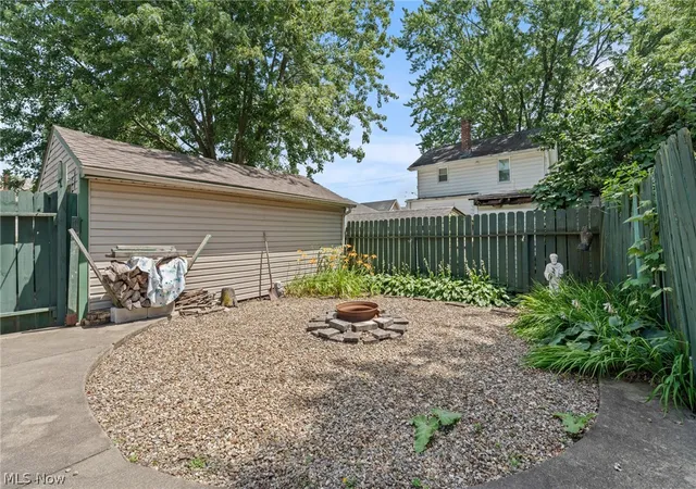Photo 3 of Single family home for sale at 1628 May Pl Ne, Canton, OH 44705 | MLS# 5224406 | Listing updated on 2026-09-04