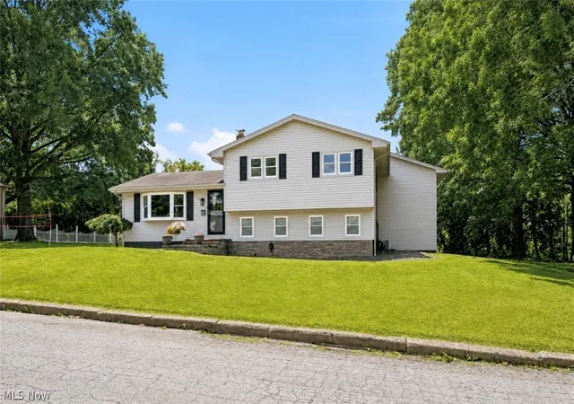 Single family home for sale at 273 Blueberry Dr, Columbiana, OH 44408 | MLS# 5224507