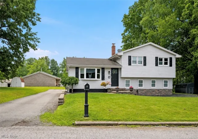 Photo 2 of Single family home for sale at 273 Blueberry Dr, Columbiana, OH 44408 | MLS# 5224507 | Listing updated on 2026-09-12