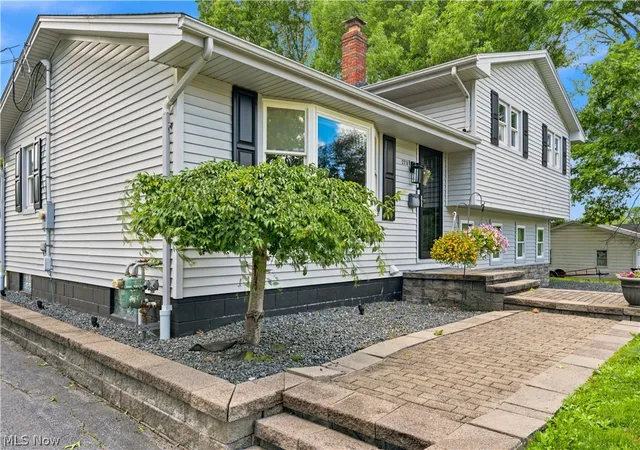 Photo 3 of Single family home for sale at 273 Blueberry Dr, Columbiana, OH 44408 | MLS# 5224507 | Listing updated on 2026-09-12