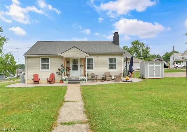 Photo 3 of Single family home for sale at 425 Taylor St, Zanesville, OH 43701 | MLS# 5224579 | Listing updated on 2026-09-09