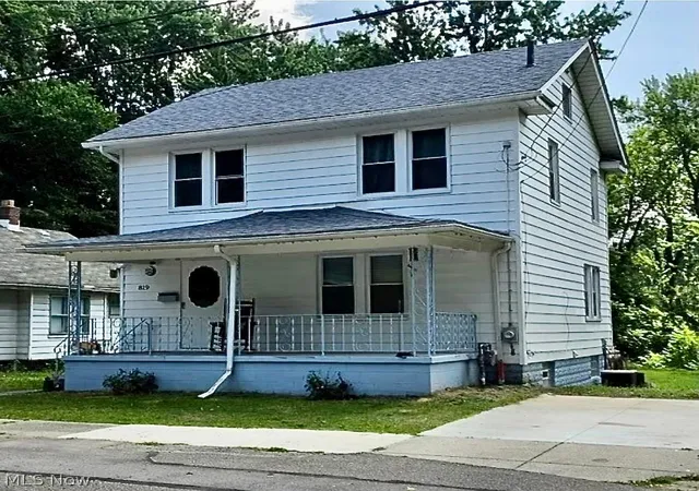 Photo 2 of Single family home for sale at 819 Keeney St, Akron, OH 44310 | MLS# 5224196 | Listing updated on 2026-09-08