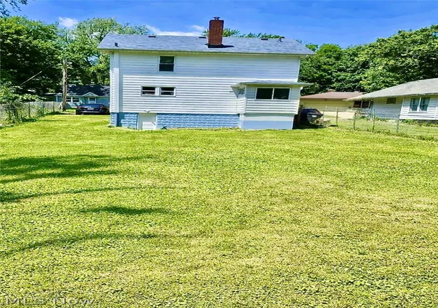 Photo 3 of Single family home for sale at 819 Keeney St, Akron, OH 44310 | MLS# 5224196 | Listing updated on 2026-09-08