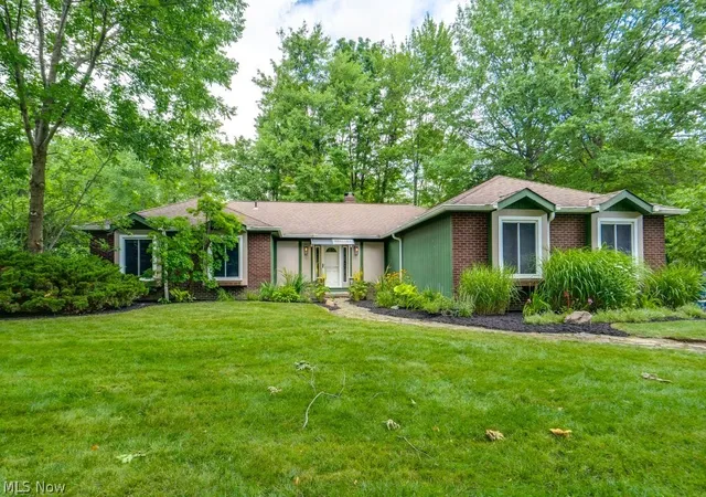 Photo 1 of Single family home for sale at 32771 N Burr Oak Dr, Solon, OH 44139 | MLS# 5224644 | Listing updated on 2026-09-30