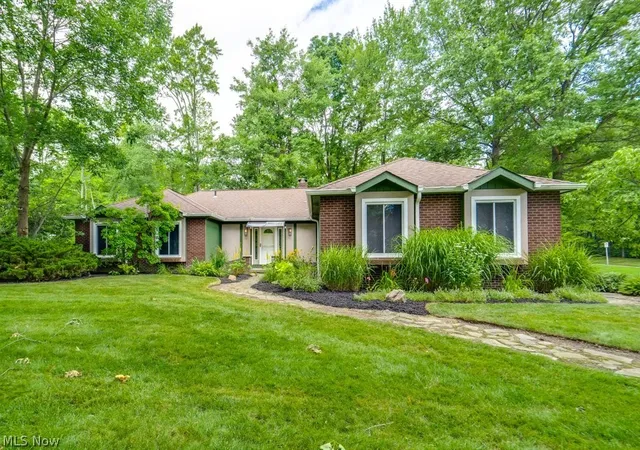Photo 2 of Single family home for sale at 32771 N Burr Oak Dr, Solon, OH 44139 | MLS# 5224644 | Listing updated on 2026-09-30