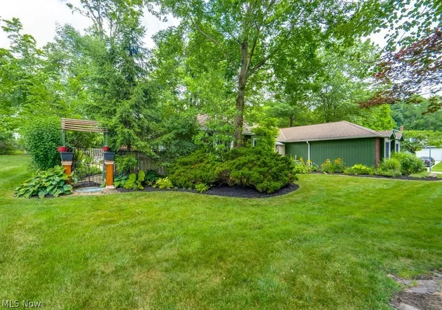 Photo 3 of Single family home for sale at 32771 N Burr Oak Dr, Solon, OH 44139 | MLS# 5224644 | Listing updated on 2026-09-30