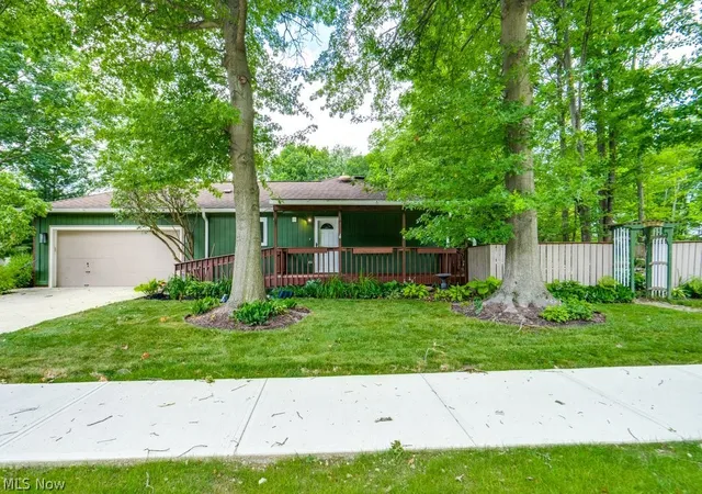 Photo 3 of Single family home for sale at 32771 N Burr Oak Dr, Solon, OH 44139 | MLS# 5224644 | Listing updated on 2026-09-30